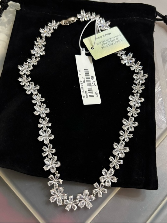 Piper K Jewelry - Floral Crystal Necklace - Clear Crystals with Silver Tone